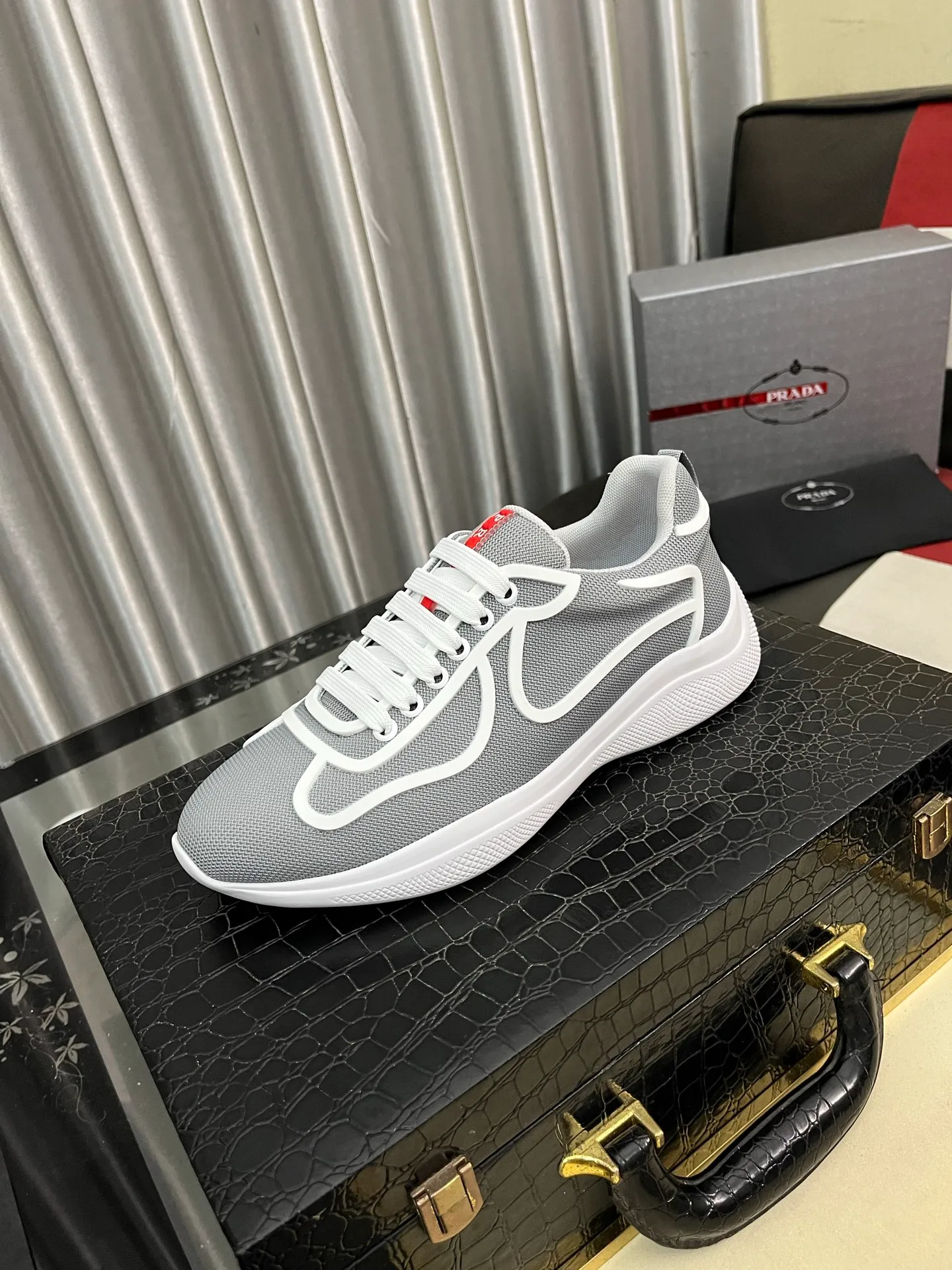Men's shoes 💰400⌚️⌚️【PRADA】Prada casual shoes, originally developed 1:1, made of high-mercerized cowhide with imported cowhide, silk sheepskin lining, rubber outsole, comfortable and soft on the foot, size: 38-444️⃣Colors available